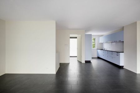 Maisonette apartment with garden share and conservatory - Photo 2