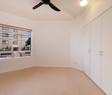 COASTAL LUXURY LIVING IN THIS STUNNING THREE BEDROOM APARTMENT - Photo 5