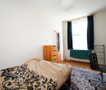 BILLS INCLUDED – Cliff Mount, Woodhouse, Leeds, LS6 - Photo 1