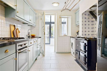 A beautiful home in a highly sought after Barnsbury road. - Photo 3