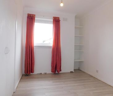 3 bedroom flat to rent - Photo 3