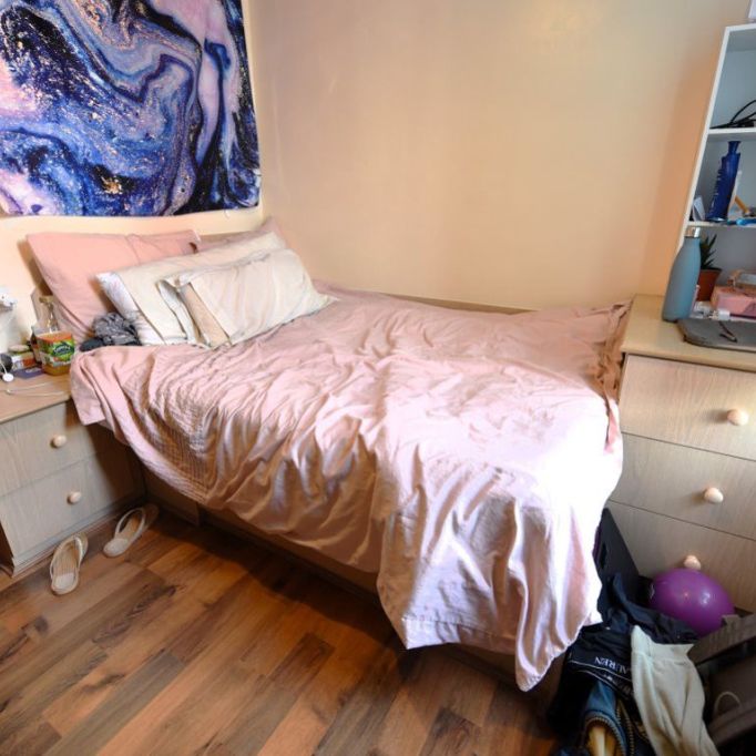 4 bedroom House in John Street, Leeds - Photo 1