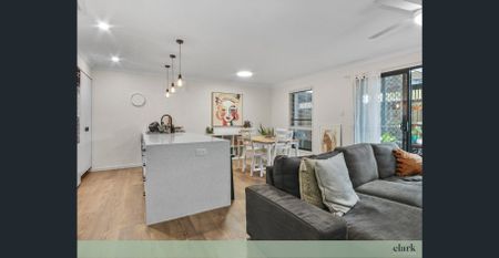 Spacious Townhome - Resort Style Living - Central Location - Photo 3