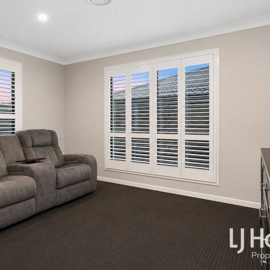 Stunning Family Home With Inground Pool! - Photo 1