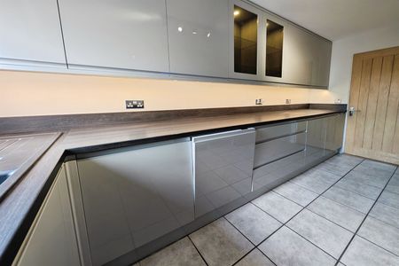 Saturn Close, SO16 - Photo 2