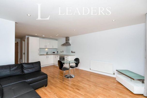 Studio to rent - Photo 1