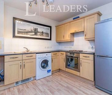 Hudson House, Epsom, KT19 - Photo 3