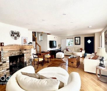 5 bedroom character property to rent - Photo 3