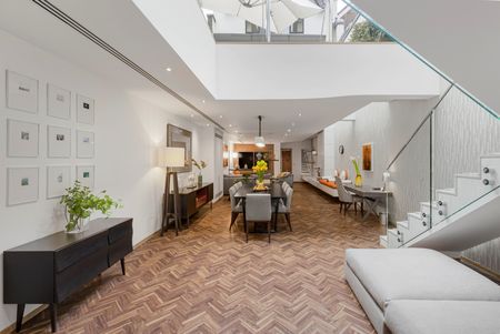 Remarkable turnkey family home in Knightsbridge - Photo 2