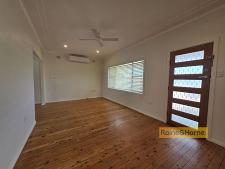 FAMILY HOME IN GREAT LOCATION - Photo 4