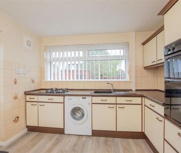 2 bedroom semi-detached bungalow to rent - Photo 6