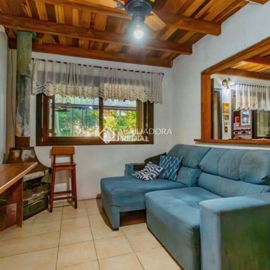 Casa com 3 quartos e 297m² para alugar em Jardim do Salso, Porto Alegre. - Photo 1