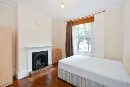 Large five bedroom period house in the popular Chisenhale conservation area. - Photo 5