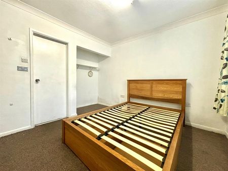 Masefield Lane, Hayes, UB4 - Photo 4