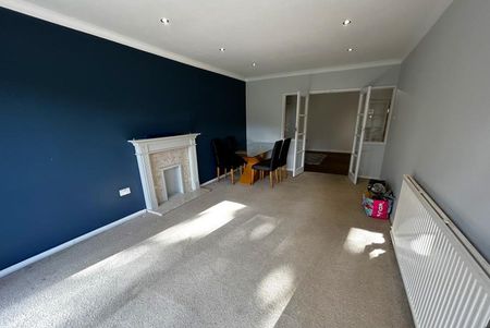 431A Woodham Lane, Addlestone, Surrey, KT15 - Photo 4
