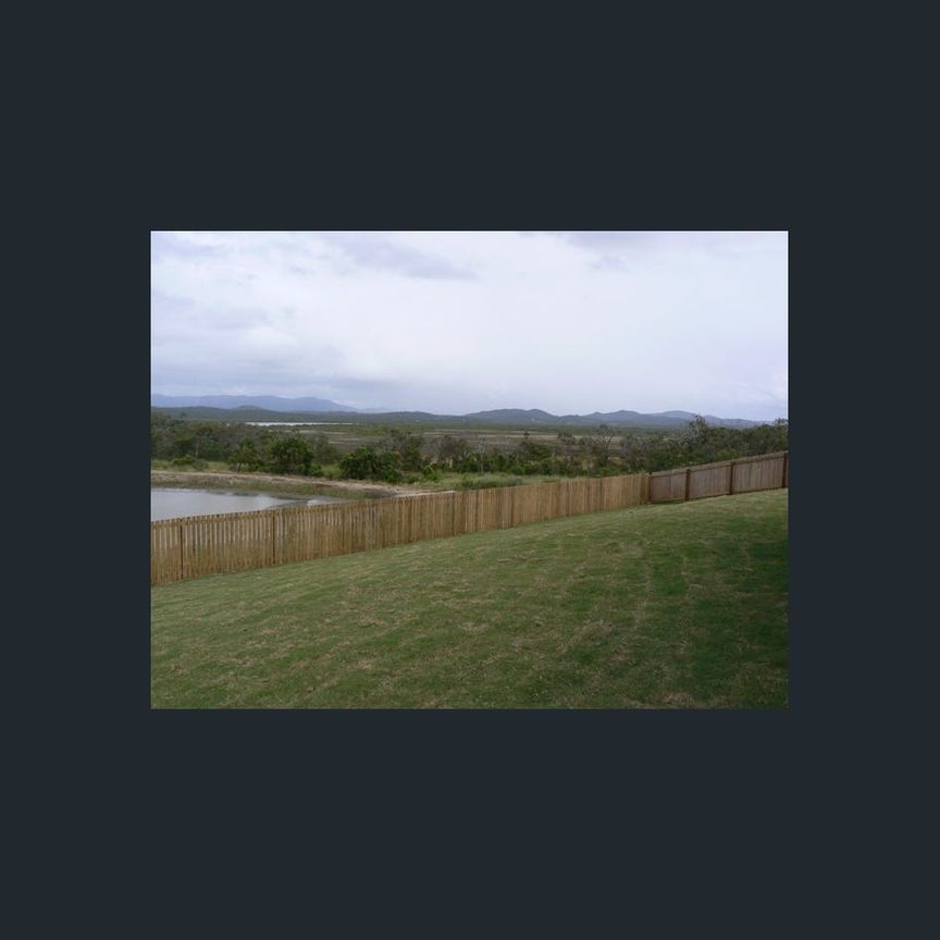 9 The Peak, Zilzie, Qld 4710 - Photo 1