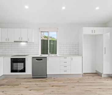 As new beautifully designed home in quiet cul-de-sac location - Photo 4