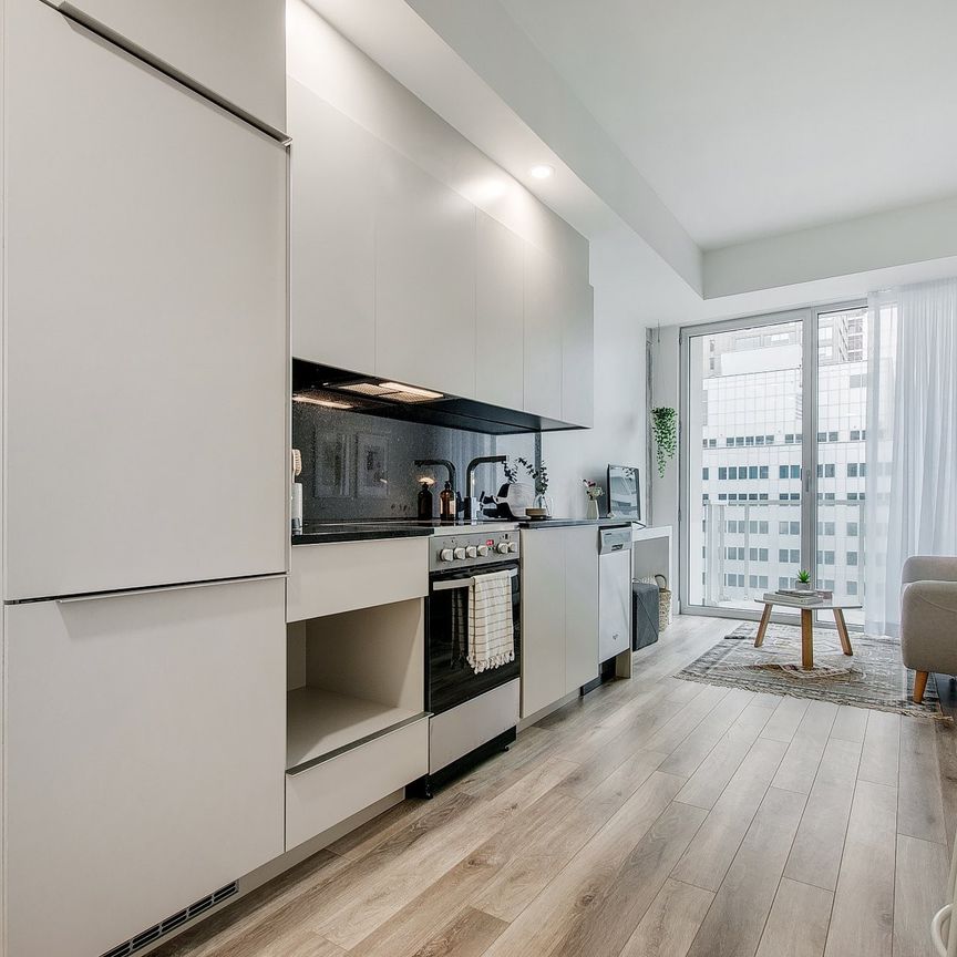 2061 Rue Stanley, Montréal - Photo 1