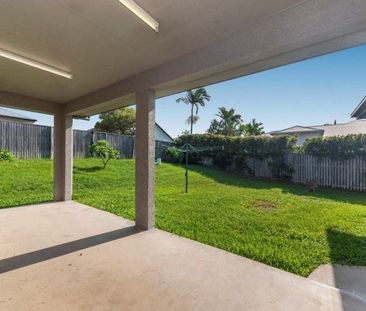 6 Bronte Court, Bushland Beach - Photo 2