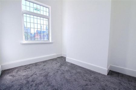 3 bedroom end of terrace house to rent - Photo 3
