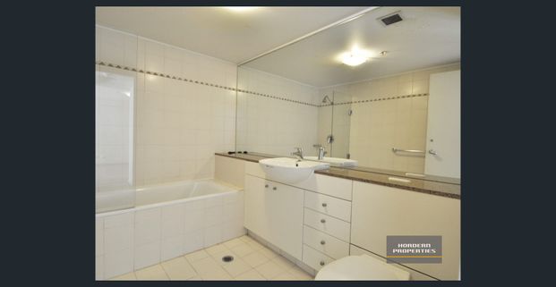 Bright and Sunny 1 Bedroom Apartment in Hordern Towers - Photo 1