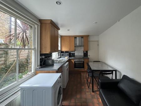 6 bedroom terraced house to rent - Photo 5