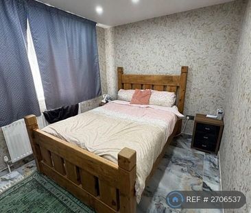 4 bedroom terraced house to rent - Photo 6