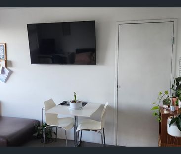 Level 5 lake and hinterland views. A quiet fully furnished studio w... - Photo 2