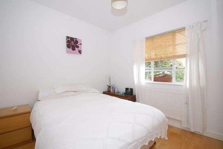 Mortimer Crescent, St John's Wood, NW6 - Photo 3