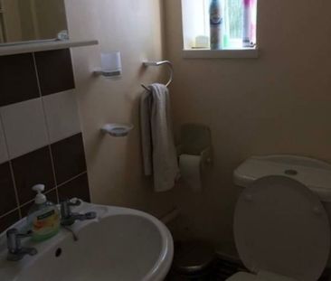 Room in a Shared House, Beckford Road, CR0 - Photo 6