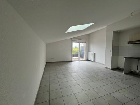 Location Appartement 4 pièces 79m² ROQUES 31120 - Photo 2
