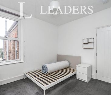 4 bedroom terraced house to rent - Photo 5