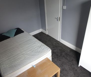 2 bedroom House To Let - Photo 2