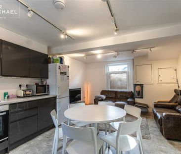 6 bedroom terraced house to rent - Photo 2