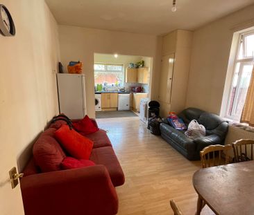 Meriden Street Room 4 - Photo 1