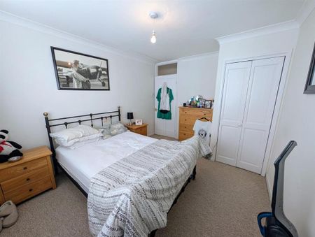 2 bedroom maisonette to rent - Photo 2