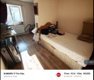 4 bedroom semi-detached house to rent - Photo 2