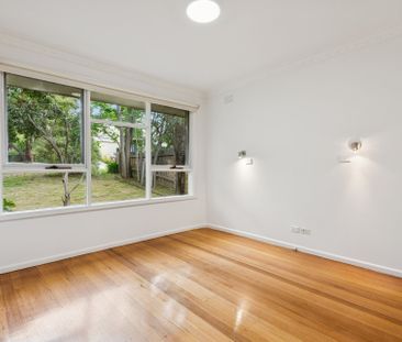 Freshly Painted Family Home in a Prime Doncaster East Location - Photo 1