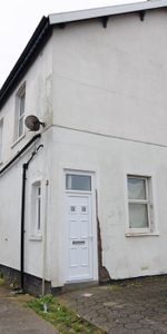 To Let Studio - Photo 4