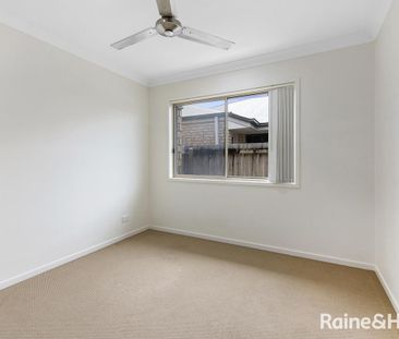 Modern Four Bedroom Family Home with Additional Lounge Area - Photo 3