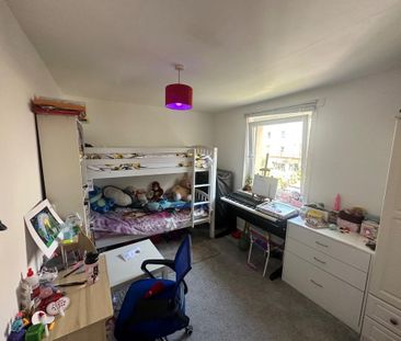 3 bedroom flat to rent - Photo 4