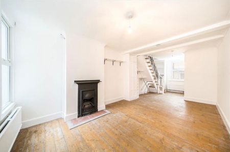 2 bedroom end of terrace house to rent - Photo 2