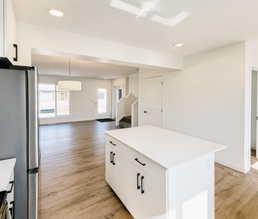 BRAND NEW 3 BED, 2.5 BATH, 2 STOREY TOWNHOUSE W/A DETACHED DOUBLE G... - Photo 4