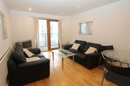 2 bedroom flat to rent - Photo 3