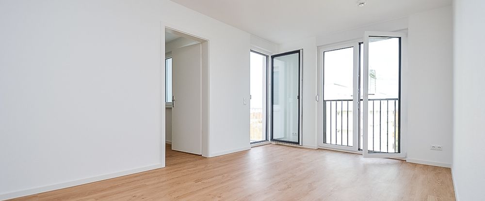 KLEINE 3-ZIMMER-WOHNUNG - MIT BALKON, AUFZUG, FUSSBODENHEIZUNG UND EINBAUKÜCHE - Photo 1