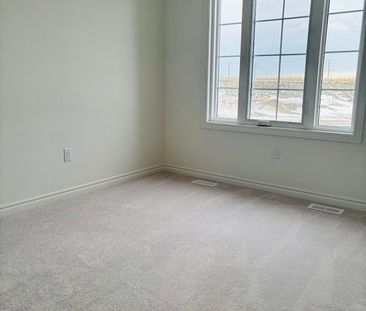 For Lease - 10 Reigate Avenue, Whitby, Ontario - Photo 4