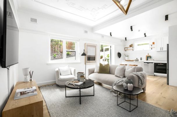 Boutique Designer Haven With A House-Like Ambiance - Photo 1