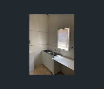 Charming and Spacious Opposite Park - Photo 6