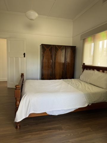 Centre of Town - Photo 4