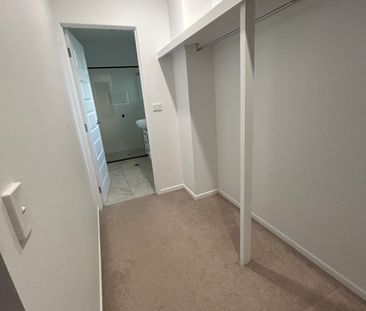 Helensvale - Photo 6